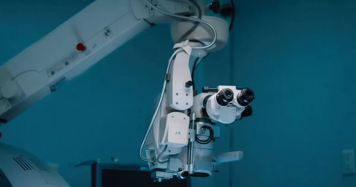 Chirurgie robotică sau laparoscopică? Ce contează cu adevărat pentru pacient
