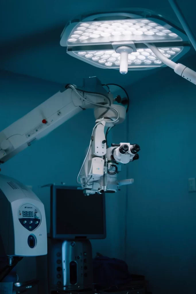 Chirurgie robotică sau laparoscopică? Ce contează cu adevărat pentru pacient
