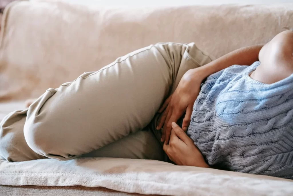 Hernia inghinală: simptome, riscuri și tratament minim-invaziv